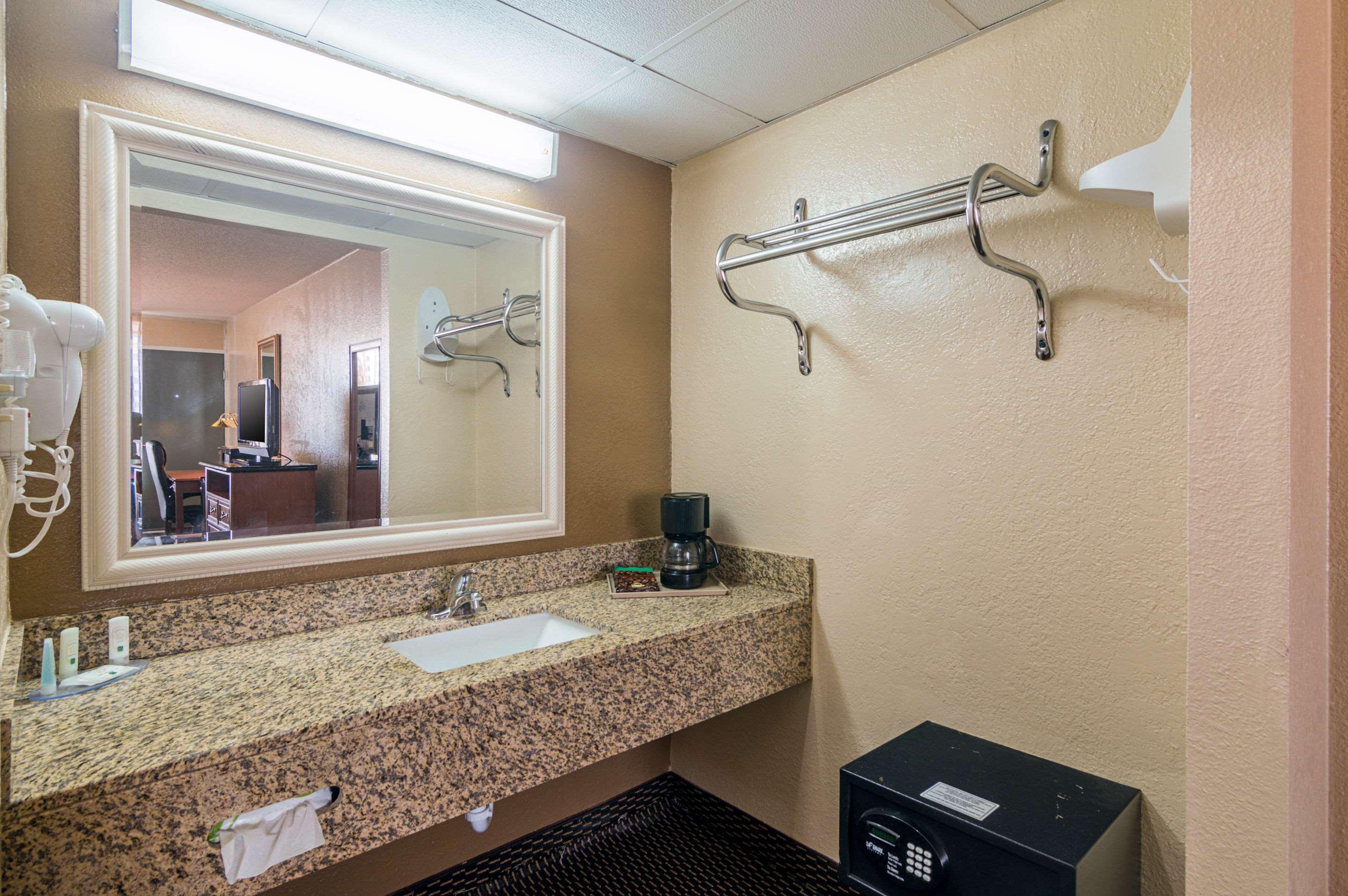 Quality Inn Shawnee I-40 Zewnętrze zdjęcie